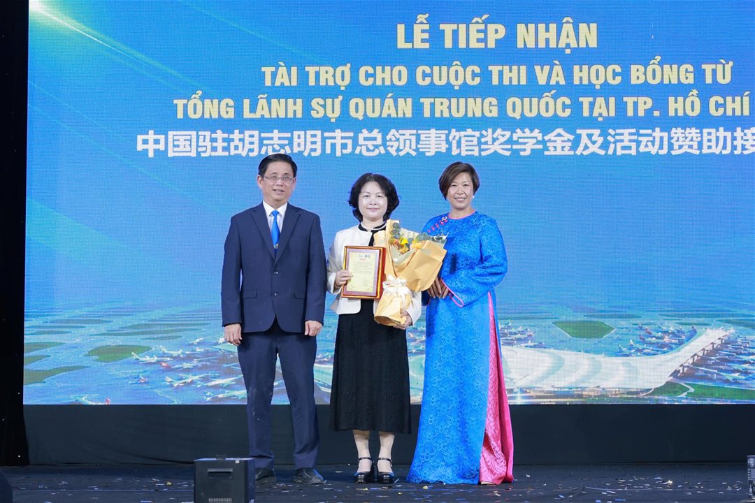 Có những ước mơ được viết tiếp từ một suất học bổng