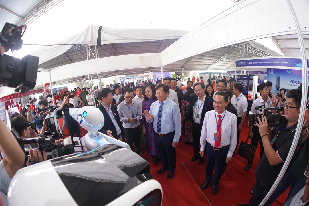 LHU tiên phong đưa trí tuệ nhân tạo cất cánh tại TechFest Đồng Nai 2025