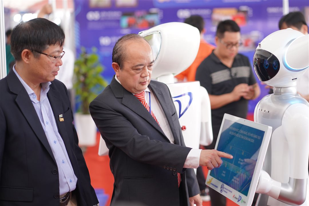 LHU tiên phong đưa trí tuệ nhân tạo cất cánh tại TechFest Đồng Nai 2025