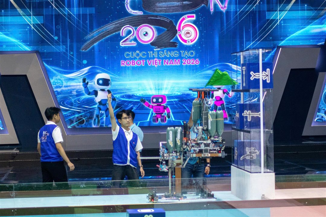 FOF mang về danh hiệu Vô địch Robocon Việt Nam lần thứ 11 cho Nhà trường.