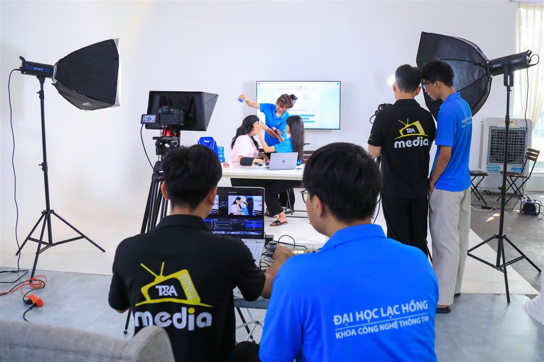 Sinh viên Trường Đại học Lạc Hồng làm thật, quay thật, sáng tạo thật với thiết bị chuyên nghiệp