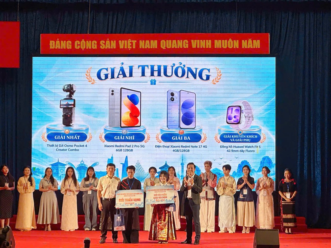 Sinh viên Nguyễn Thị Trang nhận Giải Triển vọng tại Cuộc thi Sáng tác Video Clip năm 2026.