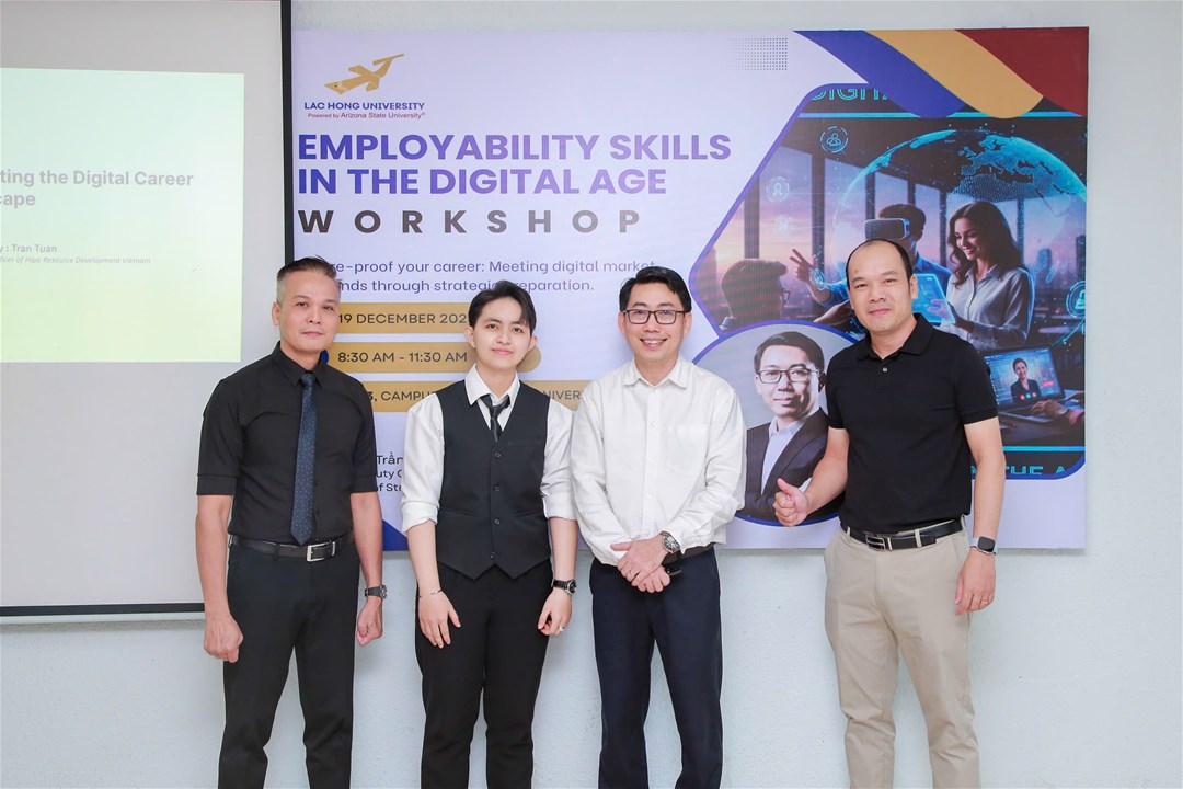 Các diễn giả cùng Lãnh đạo Khoa Ngôn ngữ Anh